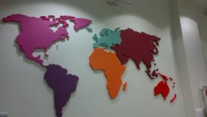 mapa świata na ścianę